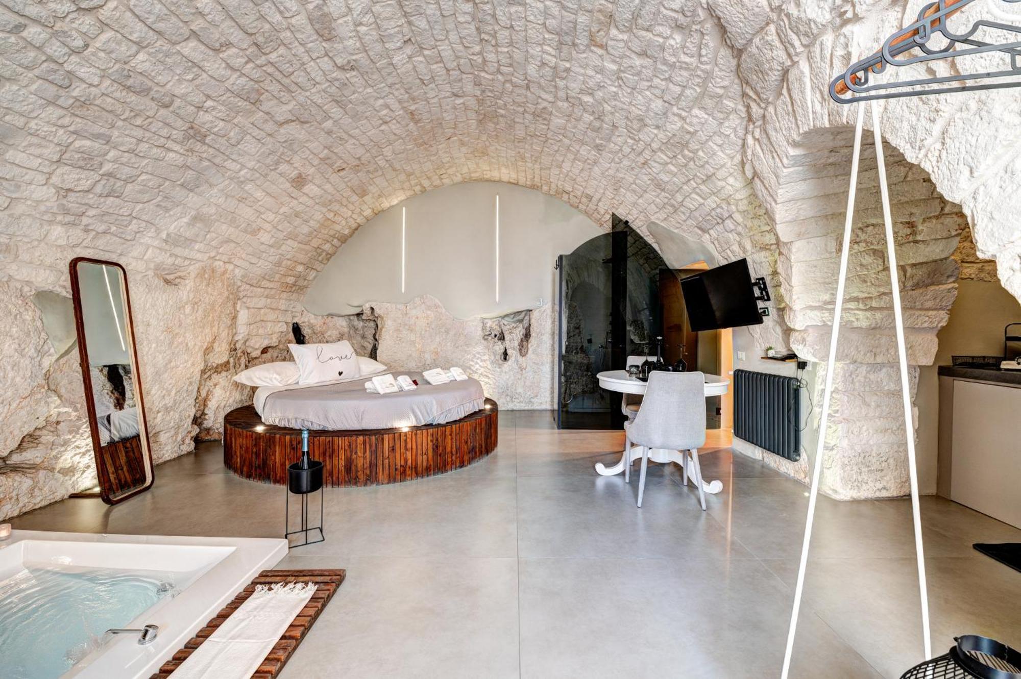 Malolu Luxurysuite 奥斯图尼 外观 照片