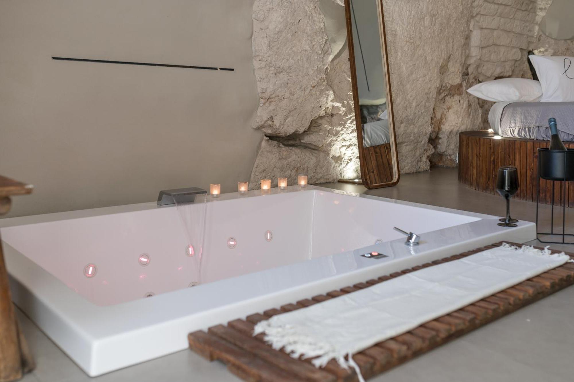 Malolu Luxurysuite 奥斯图尼 外观 照片